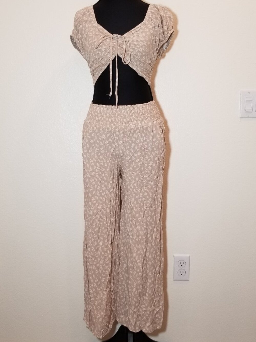 Lilyful Womens Medium Crop Top & Crop Wide Leg Pant Set Peasant Boho Hippie City